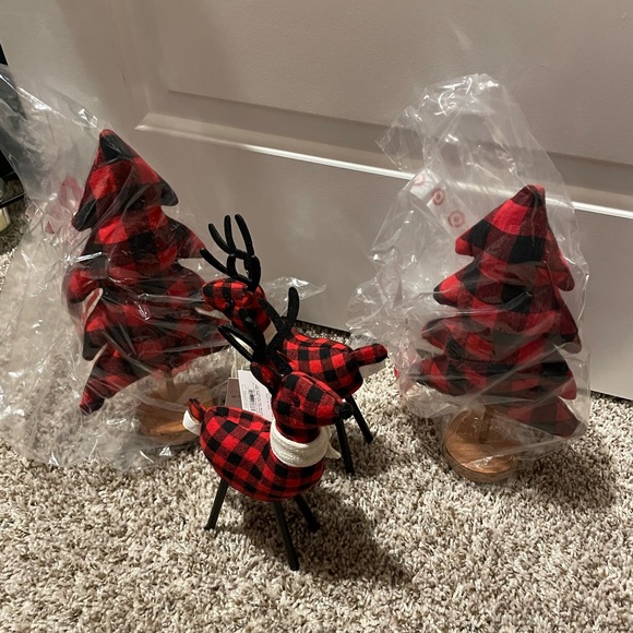 NWT 2 reindeer and 2 matching trees. Sold out in stores and on line. - Picture 1 of 12